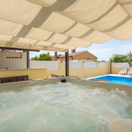 Casa de hóspedes Sani 3*